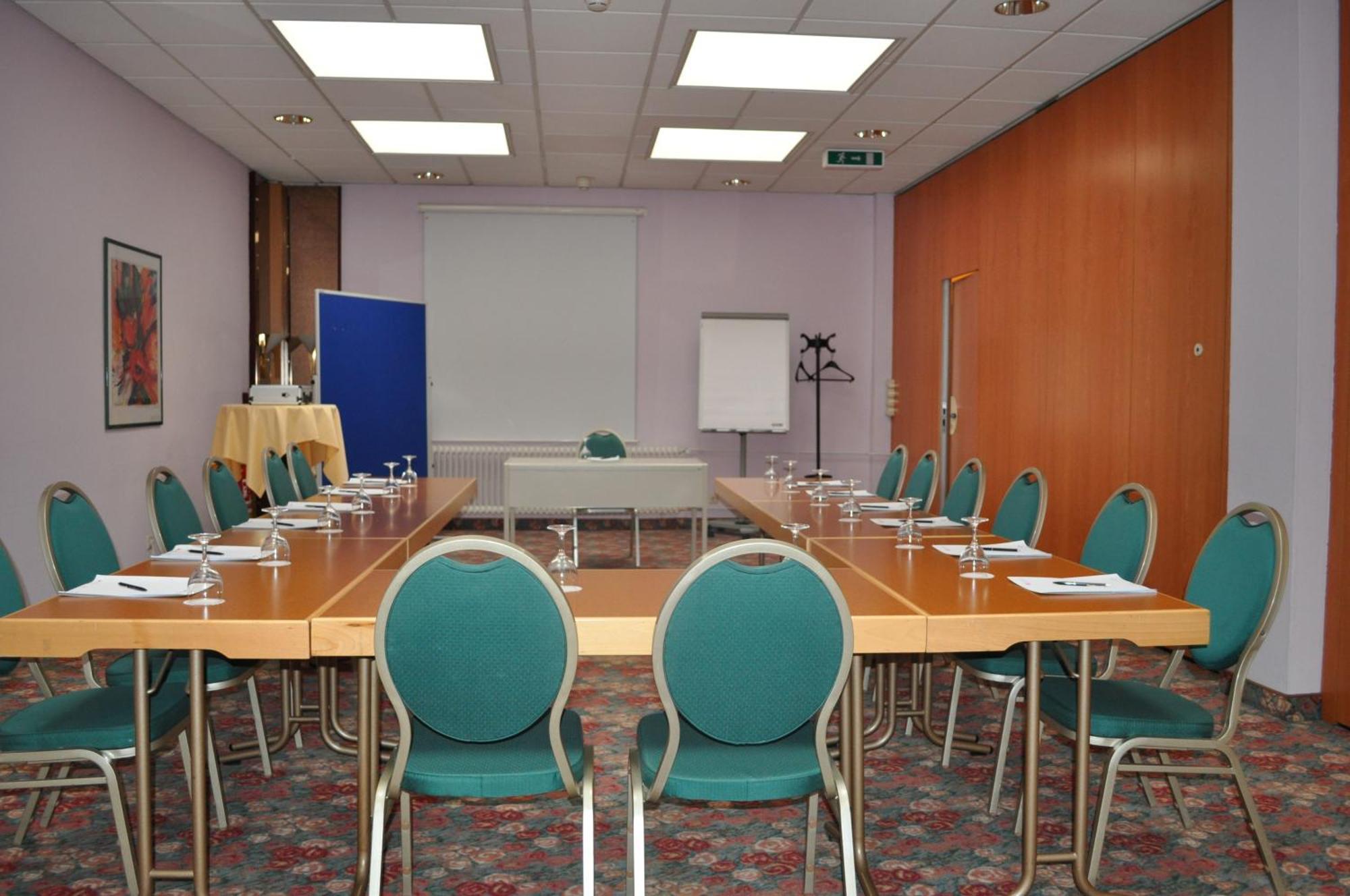 Trip Inn Hotel Frankfurt Airport Ruesselsheim Ngoại thất bức ảnh