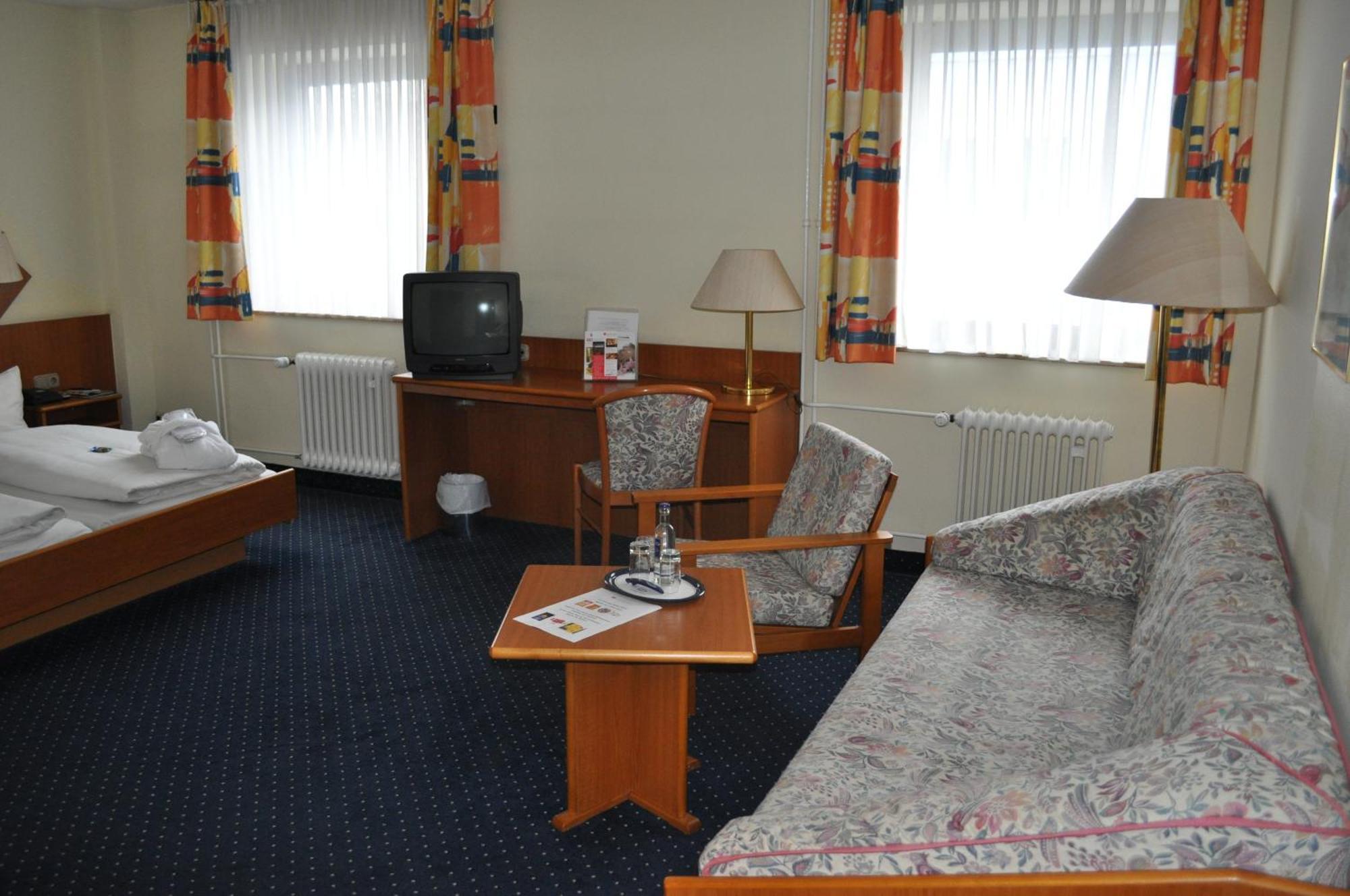 Trip Inn Hotel Frankfurt Airport Ruesselsheim Ngoại thất bức ảnh