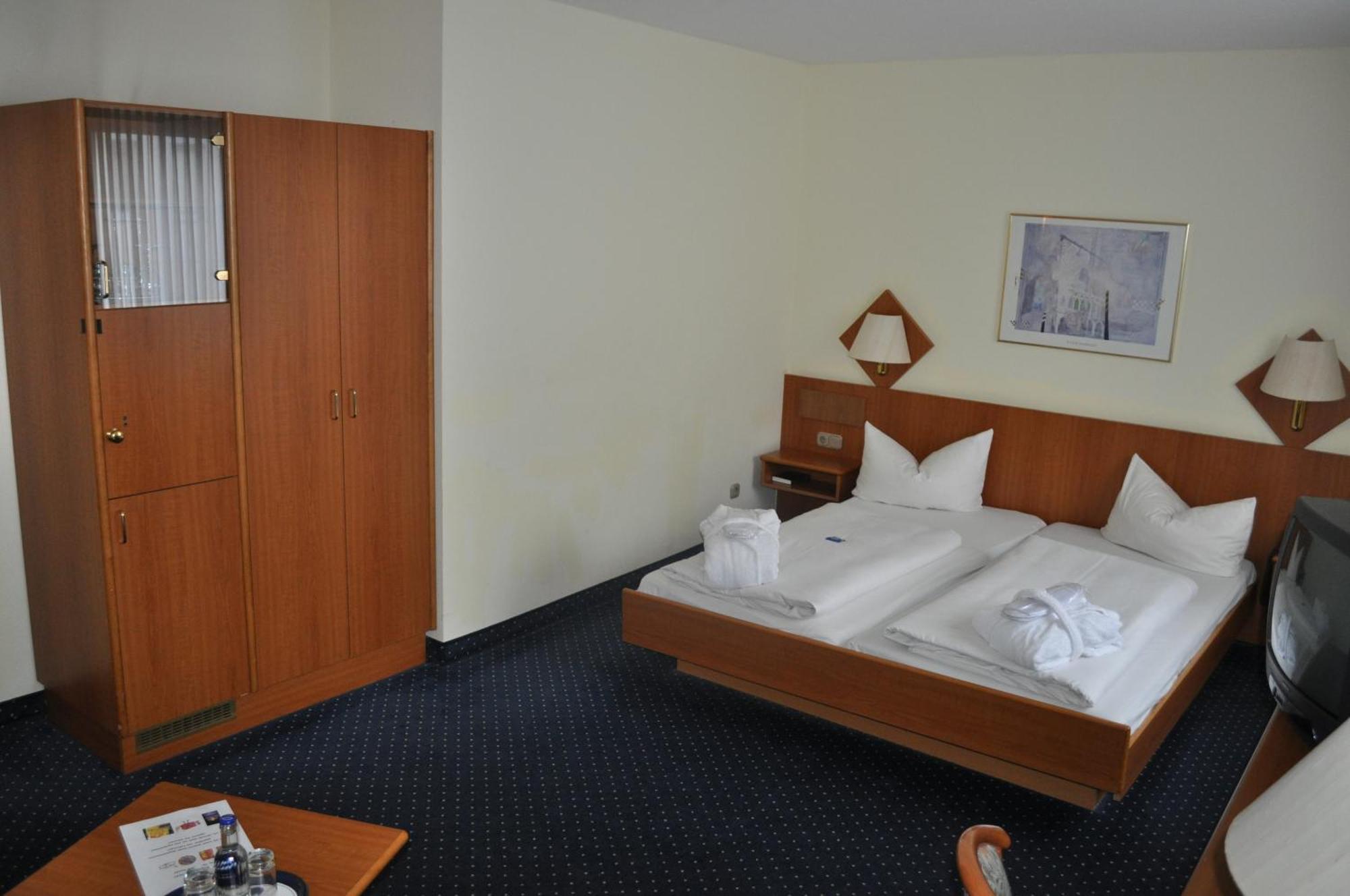Trip Inn Hotel Frankfurt Airport Ruesselsheim Ngoại thất bức ảnh