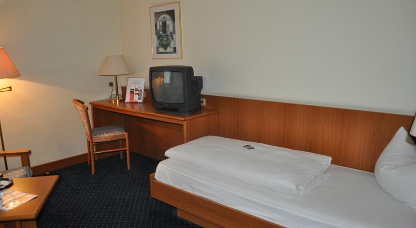 Trip Inn Hotel Frankfurt Airport Ruesselsheim Ngoại thất bức ảnh