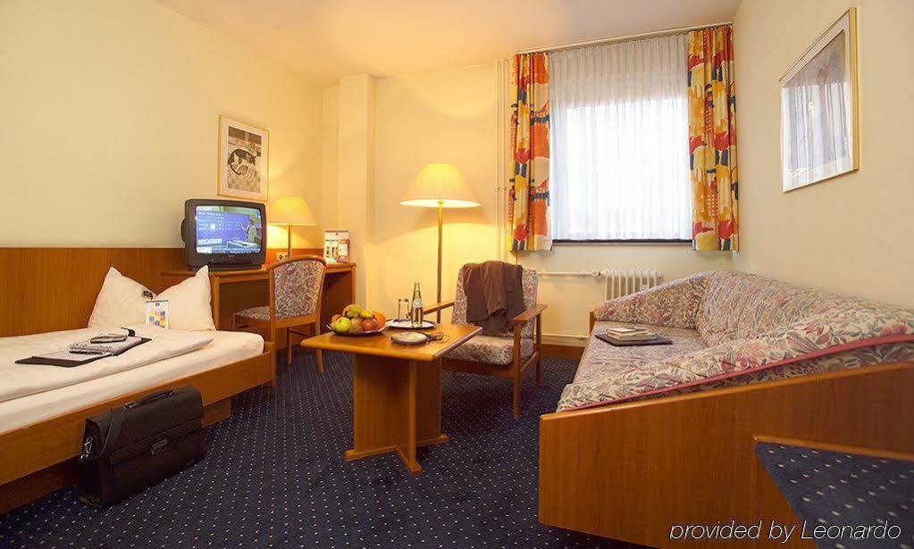 Trip Inn Hotel Frankfurt Airport Ruesselsheim Ngoại thất bức ảnh