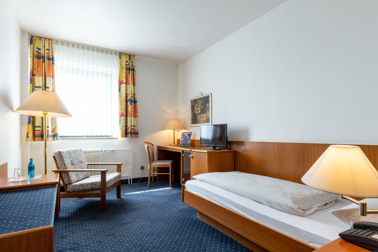 Trip Inn Hotel Frankfurt Airport Ruesselsheim Ngoại thất bức ảnh