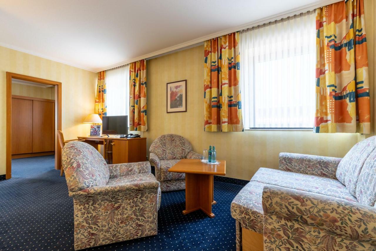 Trip Inn Hotel Frankfurt Airport Ruesselsheim Ngoại thất bức ảnh