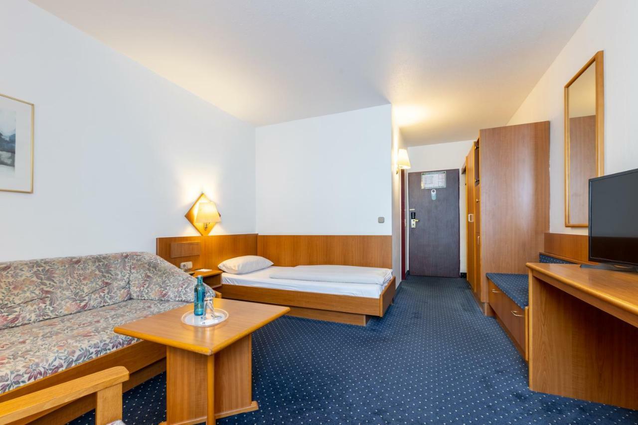 Trip Inn Hotel Frankfurt Airport Ruesselsheim Ngoại thất bức ảnh
